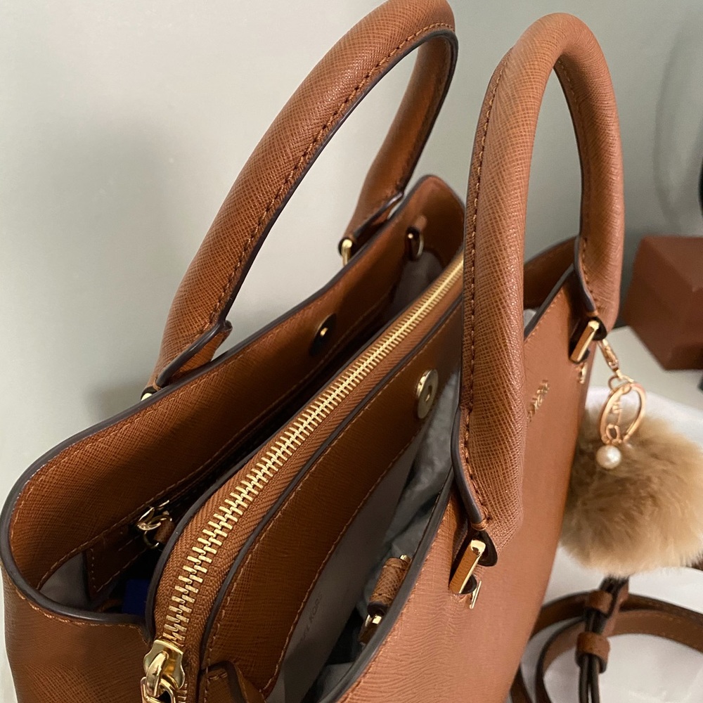 Michael Kors Satchel with matching wallet - Picture 5 of 9
